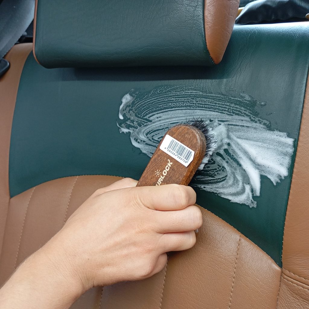 Czyszczenie i impregnacja skór